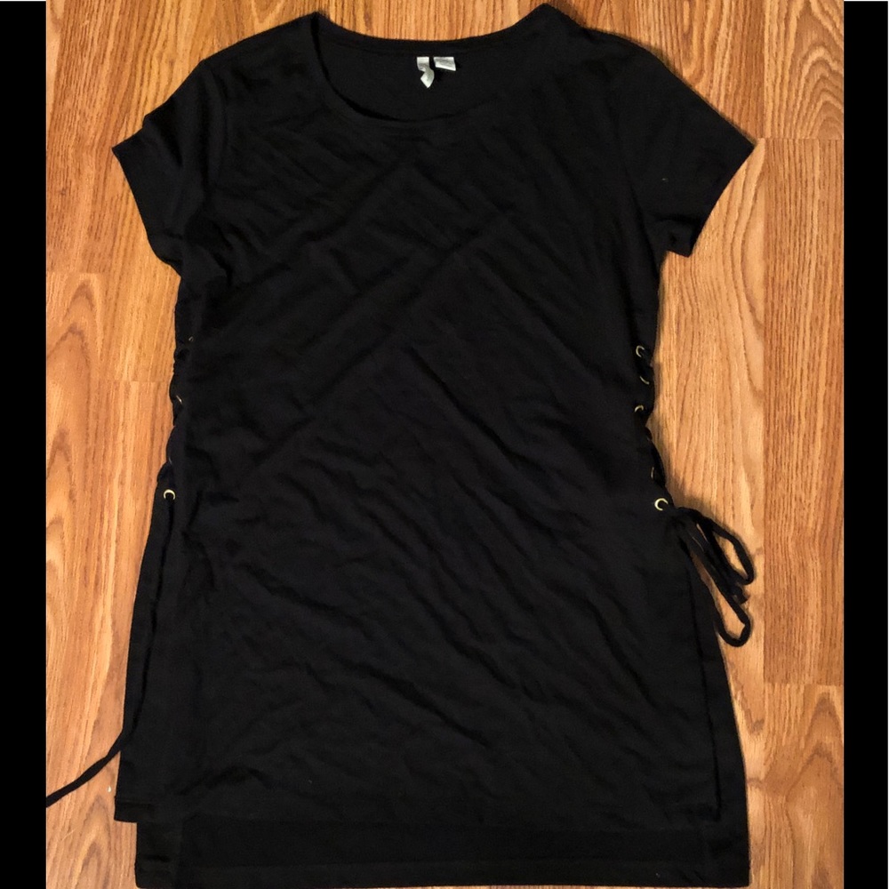 Black Cato Shirt with gold lace up each side 💛🖤
